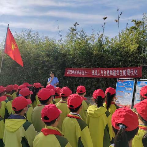 污水变清流          环保我先行         ——千阳县启文小学队员参观县污水处理厂