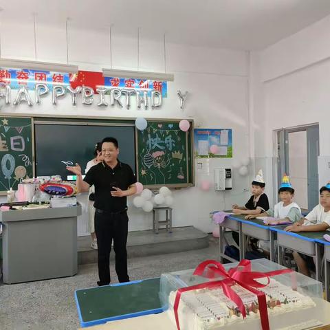 “爱心传递，情暖校园”商丘市梁园新区第一小学五年级集体生日会活动