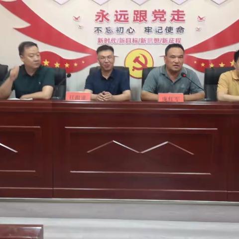 嵩县人社局副局长任跟虎带队到黄庄乡小庄科村开展“就业创业政策宣讲”活动