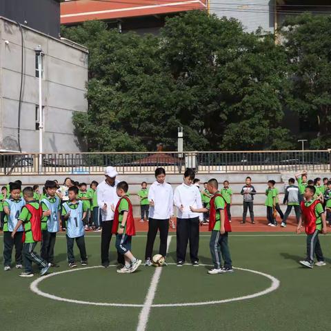 足球运动展风采，美丽校园谱新篇———万柏林区中心实验小学