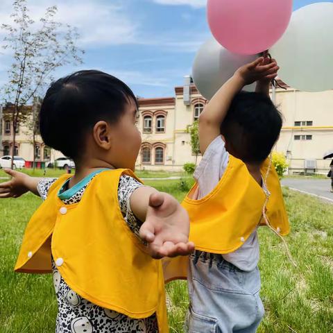 3️⃣暖暖的阳光☀️     暖暖的六月☀️     活泼可爱的小朋友们👦🏻👧     在阳光下恣意的玩耍👏