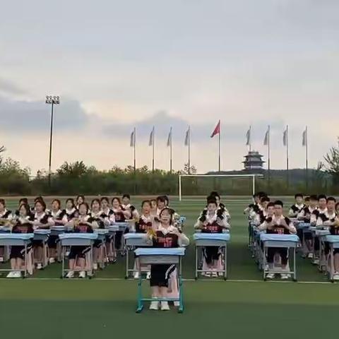 东湖三中八年部—— “桌”跃青春，“舞”动校园 手势操比赛
