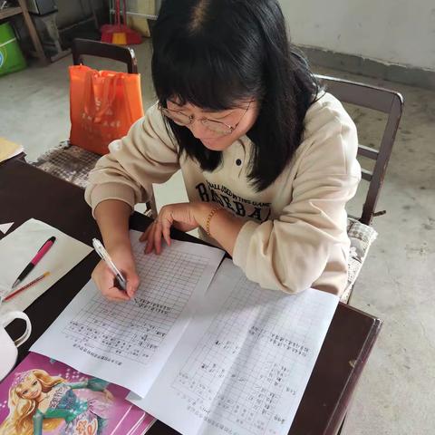 凝心聚力抓常规，严勤细实促成长——潭丘乡学校常规检查