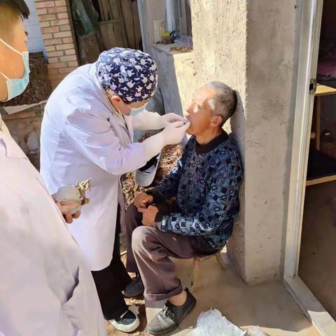 送医上门解民忧，服务群众零距离        · 我为群众办实事 ·