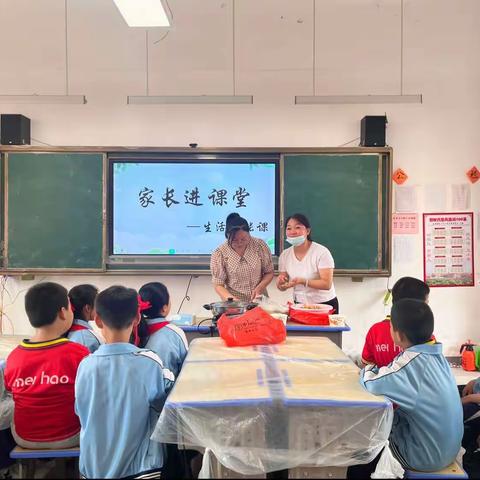 “巧手包饺子，劳动润童心”——记上犹县第五小学四10班“家长进课堂”生活技能课