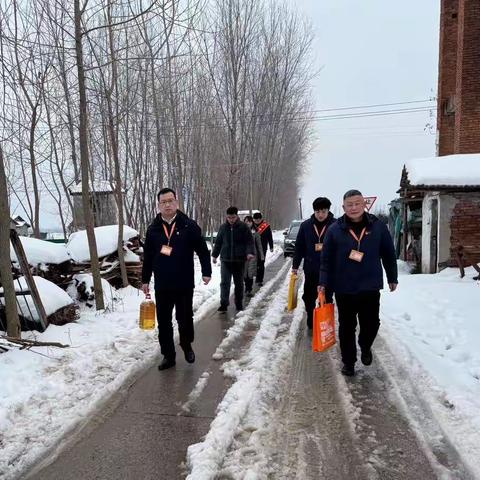 踏雪入户送温暖    帮农助困暖人心