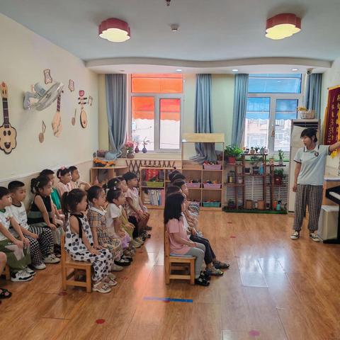 卡米尔幼儿园两通道一演练活动
