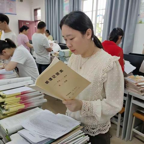 寒来暑往勤耕耘，硕果丰收喜人心             ——横州市南乡镇南乡小学