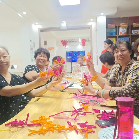 【千佛山街道 五色花苑】扭转奇缘，编织梦幻中国结——千佛山街道佛山苑社区计生协开展手工DIY活动