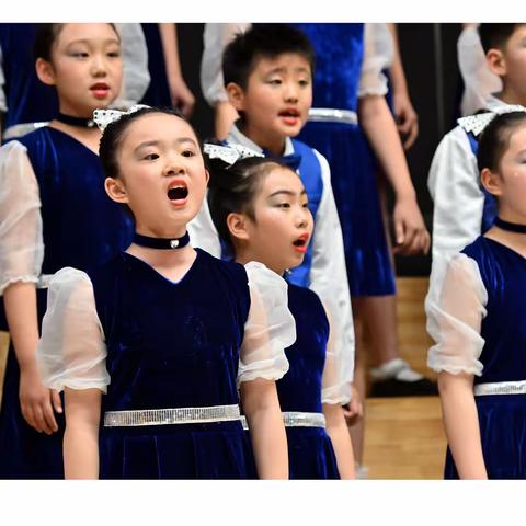 目有繁星且行且歌，曲水咏唱声满校园———西安浐灞龙湖小学“水之声”合唱团简介