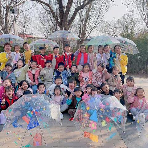 春日可畏“伞”动我心——大拇指幼儿园学前三班雨伞绘画主题活动