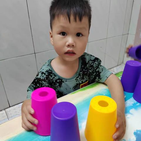 快乐的幼儿园时光，我们一起学习一起游戏，一群可爱的小伙伴