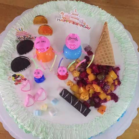 拐河幼儿园中班“何佳乐”小朋友生日聚会——生日是属于每一个人生命中特殊又有意义的一天！