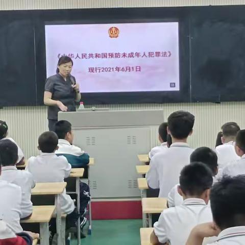 口镇中学举办“与法同行，助力未来”法制报告会