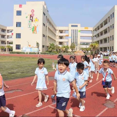 盛夏相约，你好小学 ——赣州市沙河中心小学开展幼小衔接交流活动