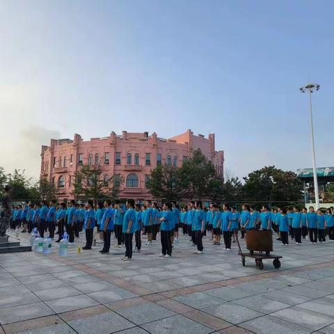 麓山滨江C2302班军训第四天啦