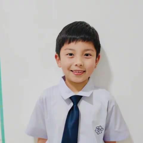 【A+书香家庭系列之三年级徐启航同学】最是书香能致远 书香伴我成长