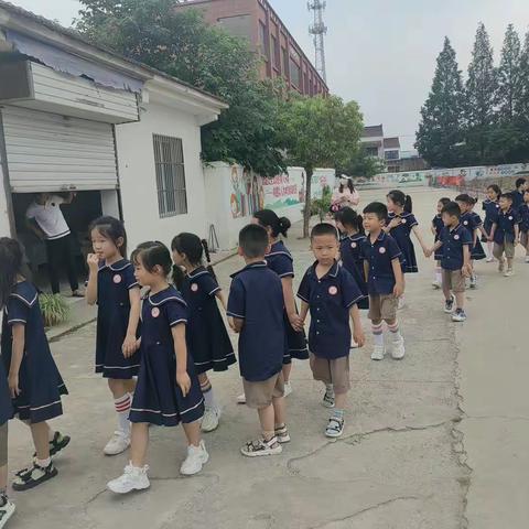 礼遇小学 筑梦成长——智慧树幼儿园、新星幼儿园、中心幼儿园大班参观卲岗乡中心小学记