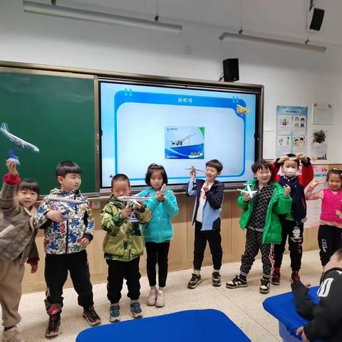 青年路小学一年级七班航模科学课