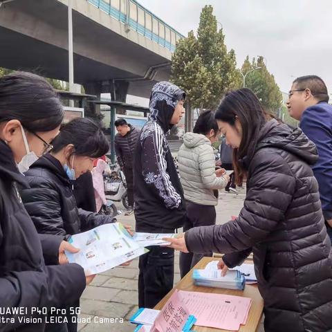 兴隆街道便民服务中心开展医保宣传活动