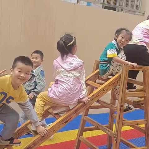 叮～ Happy ❤️  进入小朋友的朋友圈⭕️享受小朋友的快乐🎉  每一次抓拍📷都是幸福的瞬间