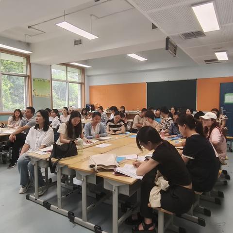 《许昌实验小学暑期数学学令营培训：深度探索教育教学，提升专业素养》