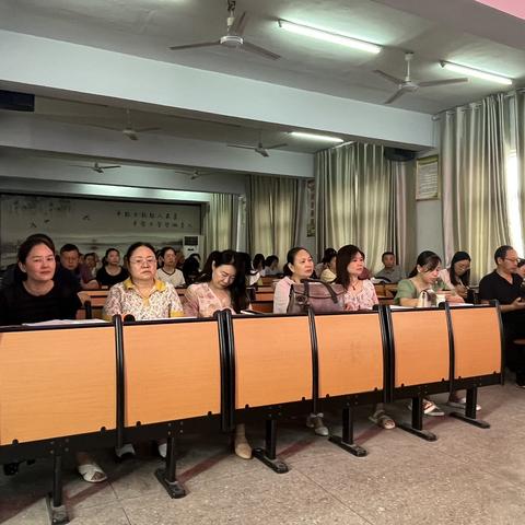 回眸耕耘路 筑梦新征程—确山县第四小学期末总结报告会