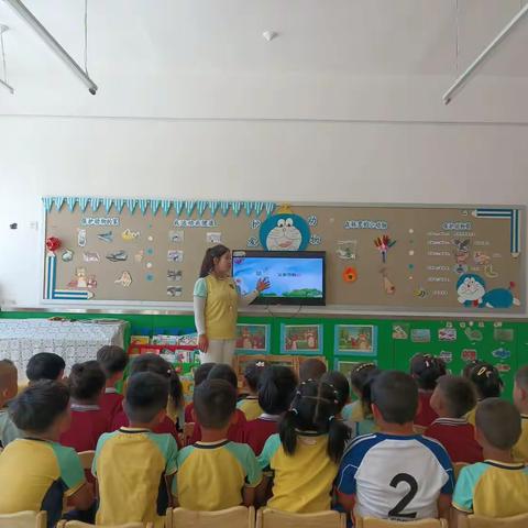 伊宁县弓月新城幼儿园中一班宝贝们祝：超人爸爸们父亲节快乐[心]