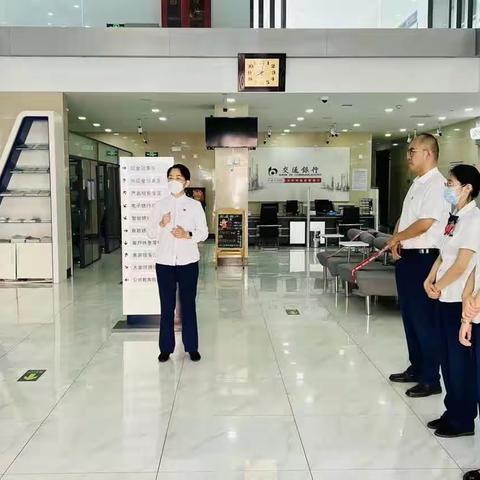 龙潭支行整治拒收现金活动宣传