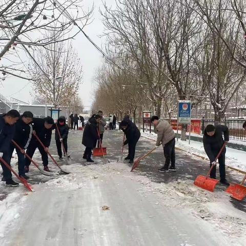 丛台区黄粱梦镇“雪花纷飞展风采   民兵扫雪暖人心”