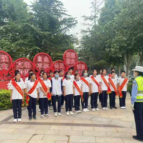 桓台县实验中学2021级2班 【雷锋志愿者服务 交通安全宣传员】