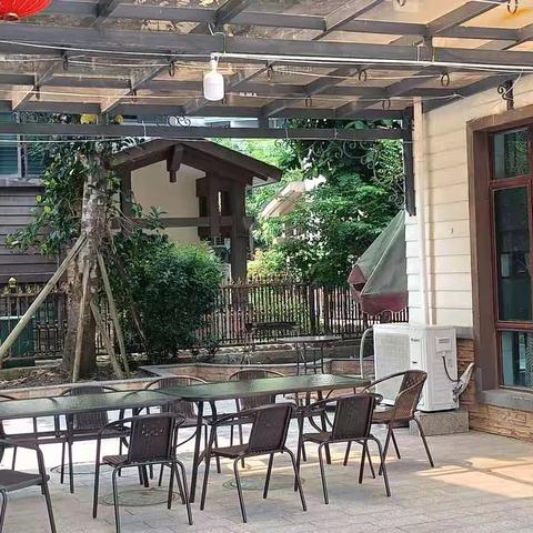 十里银滩浅水湾双拼豪装欧式风格四房7床别墅，带kTV，麻将和烧烤，离沙滩300米，沙滩免费…（副本）
