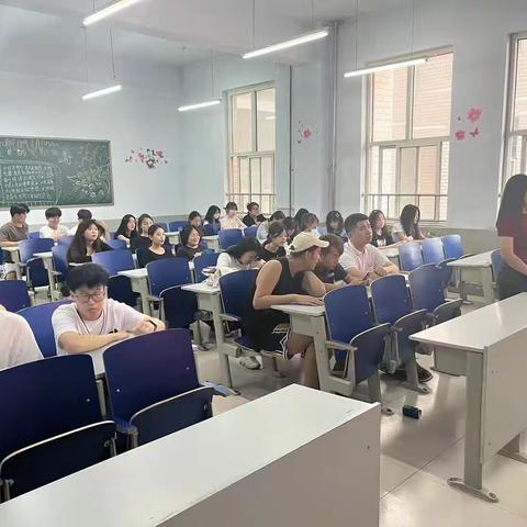 习近平总书记跟大学生在一起