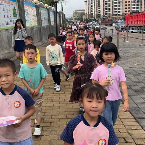 参观小学初体验，幼小衔接促成长——兴义市洒金街道办事处南兴第一幼儿园