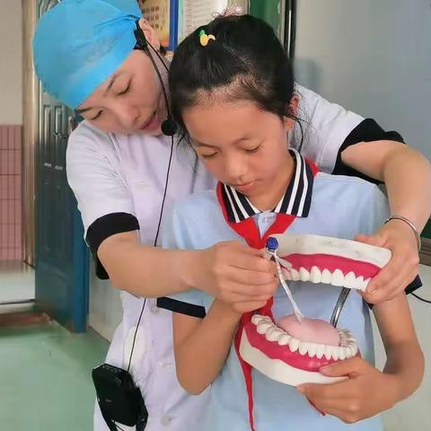 爱牙宣传  护卫附小孩子健康