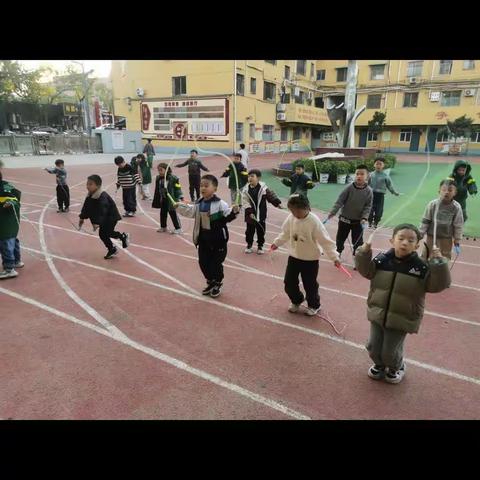 实验小学一年级跳绳社团——与绳携手，同魂相伴