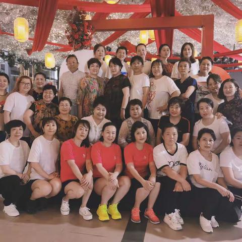 2023龙城金湾健身操队小广场打卡一周年庆典