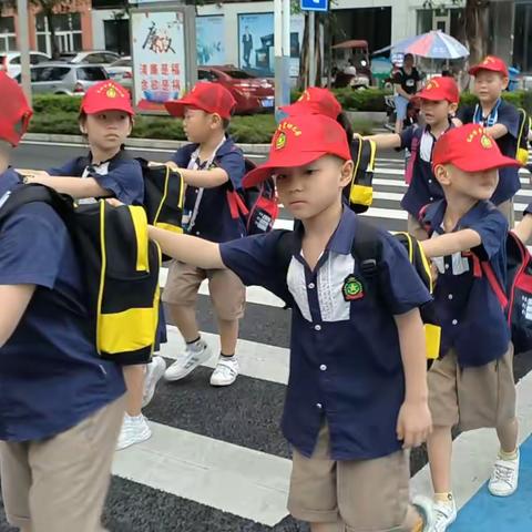 东兴市童星幼儿园大大班幼小衔 接参观活动