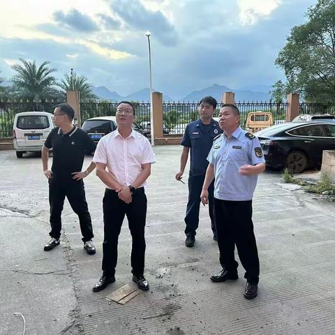 仙岩街道主要领导带队开展消防安全安全生产“清雷铸安”夜查行动