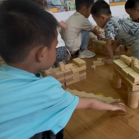 一实幼滨湖分园中一班建构区《幼儿园记》