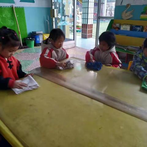 爱在幼儿心，童趣乐满园——新垒头幼儿园中一班成长记（副本）