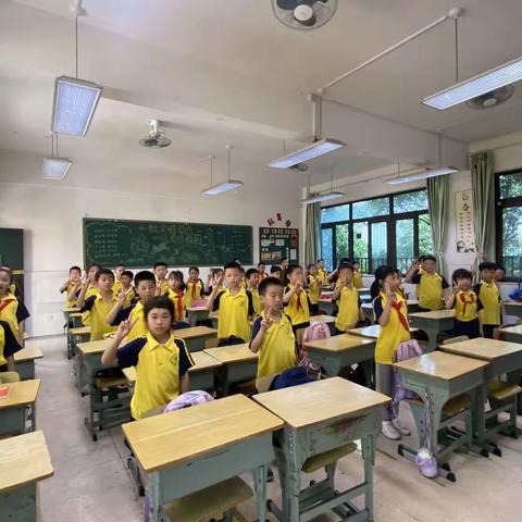 圭白路小学2年级3班戏剧课堂