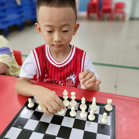 海口市枫叶幼儿园国际象棋班棋手风采