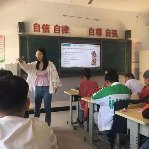 聚焦课堂抓教研 听课评课促成长———朱杖子明德小学英语教研活动