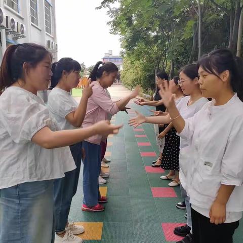 内乡县幼儿园二分园“乘风破浪  筑梦远航”团建活动