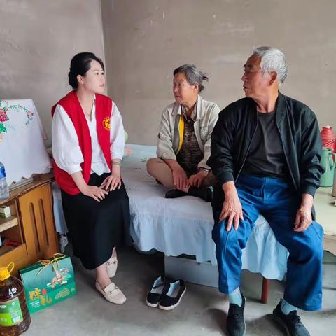 天水郡街道西十里社区开展“情暖端午”走访慰问活动