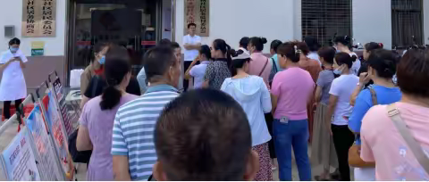 屯城镇开展“清洁家园 防蚊灭蚊”夏秋季爱国卫生百日专项行动现场宣传活动暨义诊活动