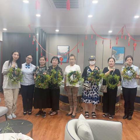 参花街支行“浓浓端午情 悠悠艾草香”手工制作艾草花环活动