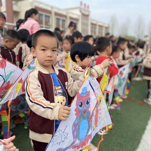 临盘实验小学幼儿园——爱在春天，来与风筝约“绘”吧