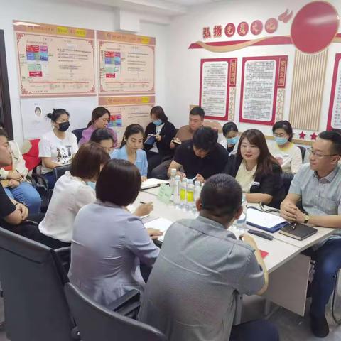 省市政法委领导到浑河湾街道砂山新村社区调研授课“三零”创建工作，并慰问辖区困难群众